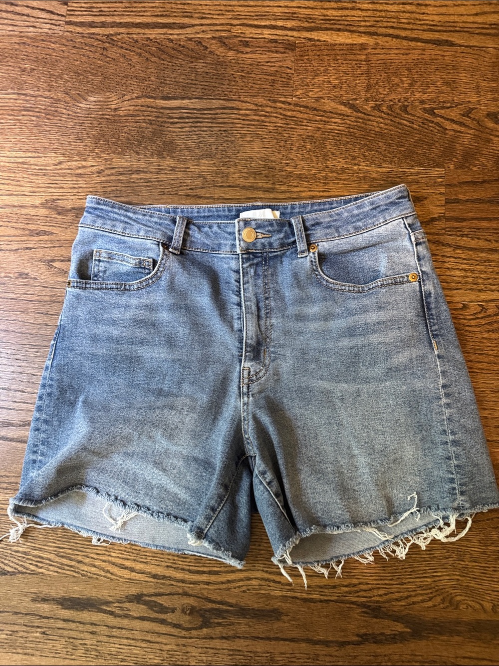 H&M Women denim shorts frayed hem size 10